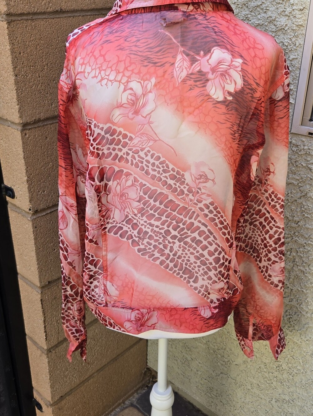 Nicola Vintage Sheer Coral Floral Button-Front Blouse - Women - Picture 6 of 9